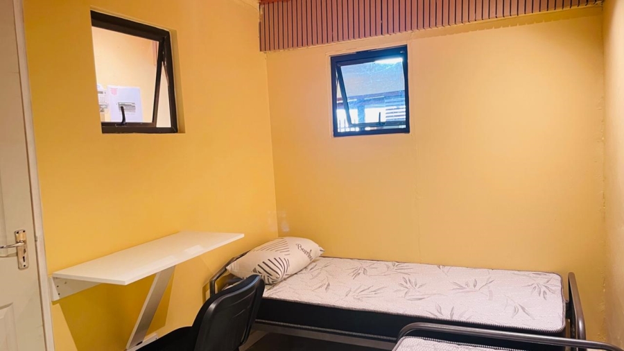 To Let 1 Bedroom Property for Rent in Goodwood Estate Western Cape